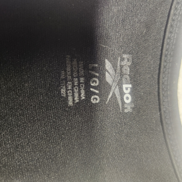 Reebok Sports Bra with rear mesh media pocket and removable padding- size Large - Picture 7 of 9